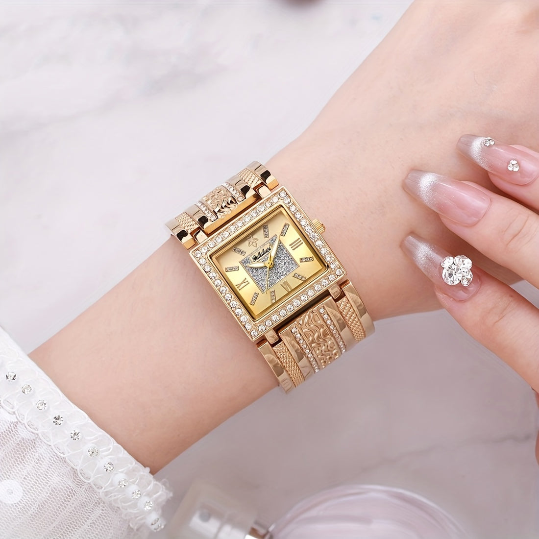 Women's Watch Luxury Crystal Golden Quartz Wrist Watch For Women